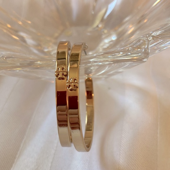 Tory Burch Jewelry - 🎉 2x HP 🎉 TORY BURCH authentic 1.5” hoop earrings